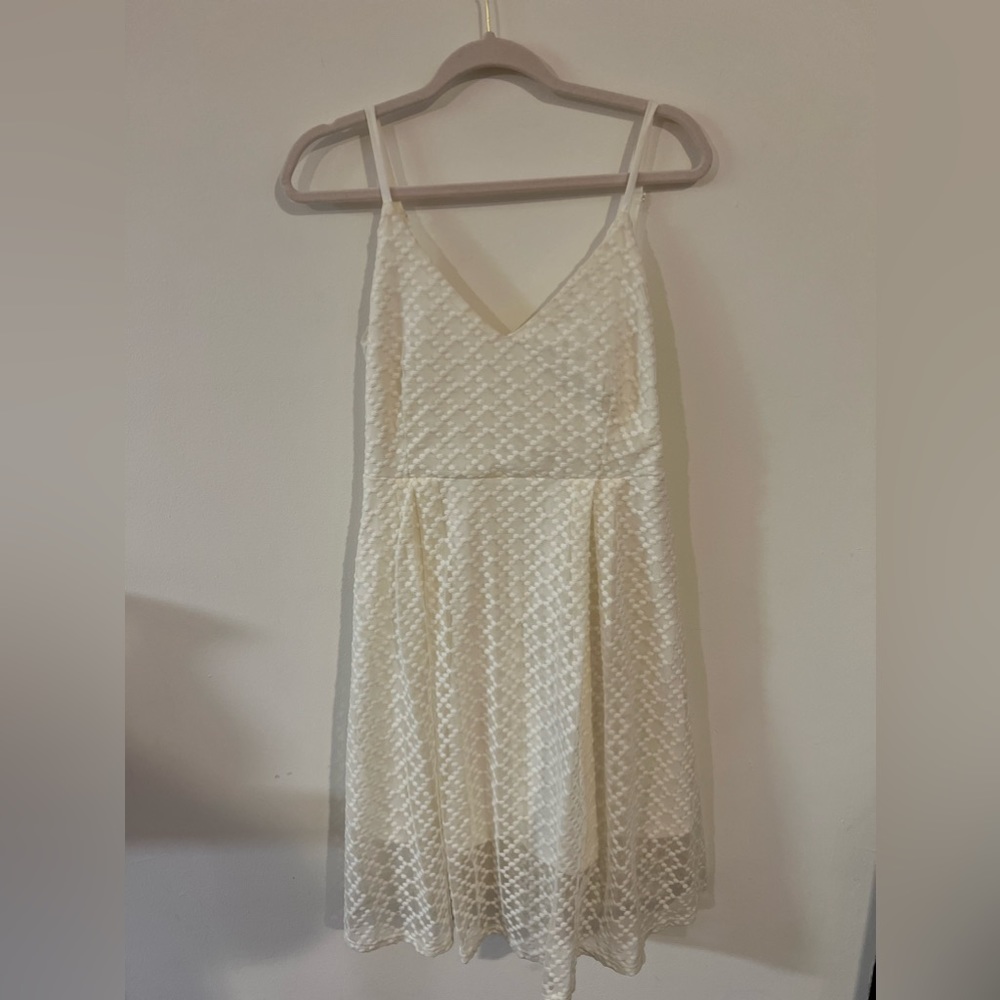 Women| White lace strapless dress